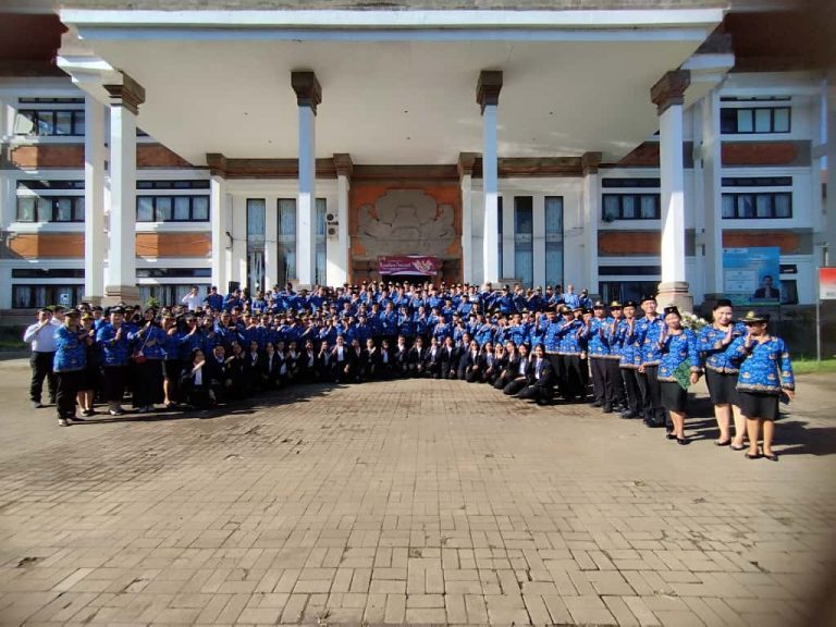 PERINGATAN HARI KESAKTIAN PANCASILA DI UHN SUGRIWA, REKTOR TEKANKAN IMPLEMENTASI MODERASI BERAGAMA DAN KERUKUNAN